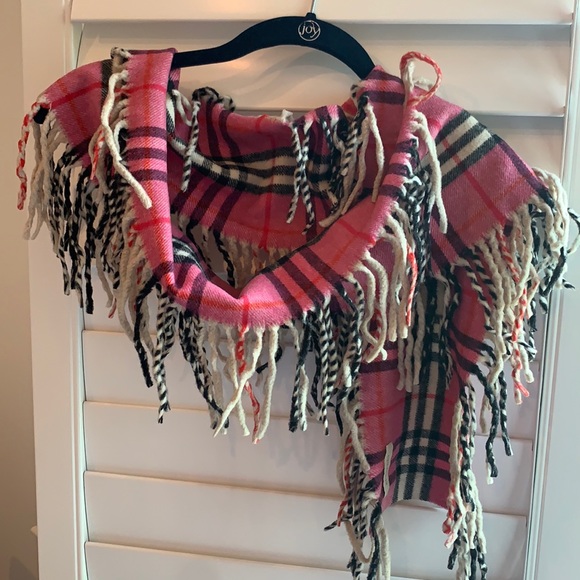 Burberry pink plaid fringe scarf - Picture 4 of 5
